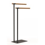 ICA 3443B – Álló fürdőszobai törölközőtartó, fekete kivitelben